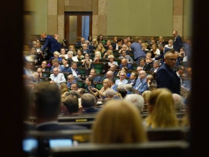[najnowszy sondaż] PiS na czele, daleko w tyle KO. Tak by wyglądał podział mandatów w Sejmie