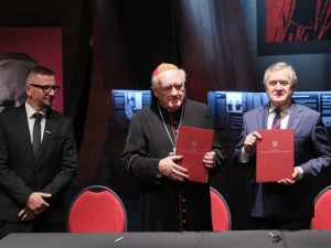 Kard. Nycz i min. Gliński podpisali umowę współprowadzenia Muzeum Jana Pawła II i kard. Wyszyńskiego