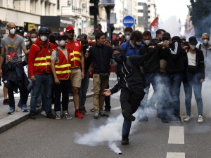 Protesty we Francji. Ranni policjanci