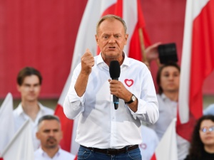 Tusk stanął „murem za polskim mundurem”