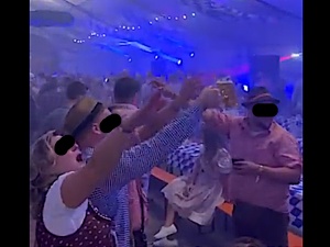 Skandal w Niemczech: Tak Niemcy hajlowali na Oktoberfest [WIDEO]