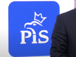 „Tak wygląda kampania nienawiści”. Szokujące napisy na banerze posła PiS