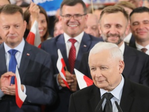 PiS powiększa przewagę nad KO. Zobacz najnowszy sondaż