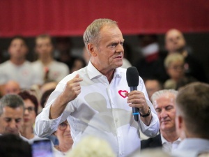 Tusk w TVP? Tak, ale stawia warunki