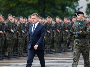 Szef MON: Nigdy w historii Wojska Polskiego tylu przyszłych oficerów nie składało przysięgi
