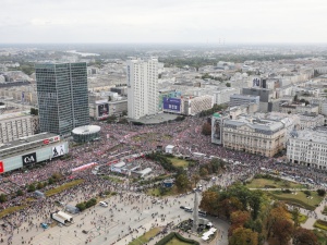 Tusk: Rozpoczynamy Marsz Miliona Serc w Warszawie