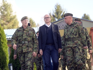 Serbia. Szef MON: Rozkaz wkroczenia do Kosowa wojsko wykonałoby skutecznie