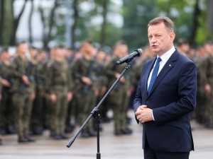 Szef MON o pakcie migracyjnym: to próba samobójcza