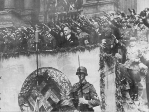 Szokująca opinia Politico na temat Jarosława Hunki i SS Galizien. „Wybielają nazistów, bo walczyli z Rosjanami”