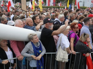 „1,2 mln logowań komórek do BTS” na Marszu Miliona Serc? Znany dziennikarz tłumaczy
