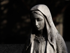 Biskup reaguje na profanację figury Maryi w Strzegomiu: Doznajemy smutku, zażenowania i poczucia naruszenia godności