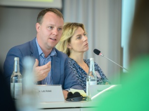 Niemiecki polityk otwarcie bierze udział w kampanii wyborczej w Polsce: Będziemy obserwowali