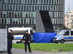 Incydent z mężczyzną na pl. Piłsudskiego. Policja zdradza szczegóły zdarzenia