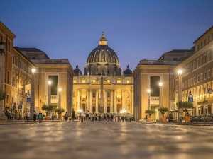 Dziś na Placu św. Piotra różaniec w intencji pokoju na świecie i obrad Synodu Biskupów