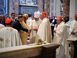Msza św. w bazylice św. Piotra w 45. rocznicę wyboru Jana Pawła II. Obecna była Para Prezydencka