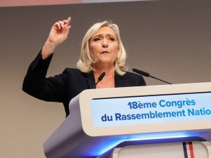 Francja: Partia Marine Le Pen ze sporą przewagą w sondażach