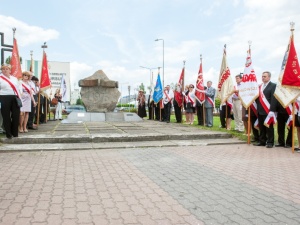 Wojewoda mazowiecki: Solidarność każdego roku musi płacić ponad 4 tys. zł za to, aby pomnik Czerwca 1976 stał w Warszawie