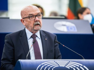 Tak prof. Legutko odpowiedział na forum PE Olafowi Scholzowi. Poruszenie na sali [VIDEO]