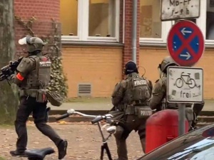 Hamburg: Uzbrojeni napastnicy weszli do szkoły 
