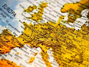 Unijny mainstream przygotowuje grunt pod oddanie Rosji wschodniej części Europy