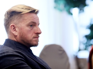 Twardoch kpi z przemówienia Hołowni: „Szkoda, że nie poprosił o suba i lajka”