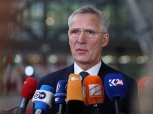 Stoltenberg: Sytuacja na froncie na Ukrainie jest trudna