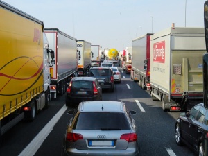 Lubelskie: 1,1 tys. tirów czeka w 23-kilometrowej kolejce na wjazd na Ukrainę