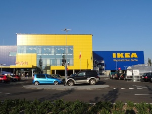 Zwolniony z IKEA za cytowanie Biblii Janusz Komenda zgłosił się do pracodawcy w celu podjęcia pracy