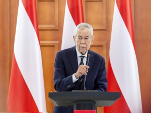 Niecodzienna sytuacja. Pies prezydent Mołdawii ugryzł przywódcę Austrii
