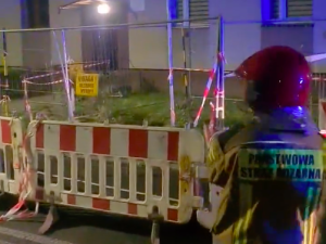 Siemianowice Śląskie: Ogromne zapadlisko przed blokiem. „Zniknęła latarnia”