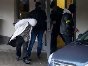 Makabryczna zbrodnia w Puszczykowie. 42-latek usłyszał zarzuty