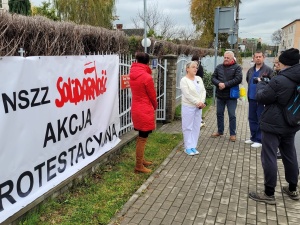 Skradziono banery akcji protestacyjnej w Domu Pomocy Społecznej w Komorowicach