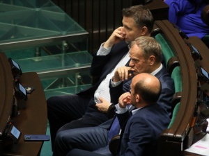 Tusk ma powody do zmartwień. Duży spadek poparcia KO [SONDAŻ]