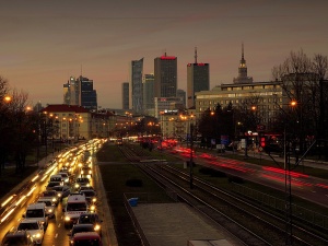 Na wprowadzeniu Strefy Czystego Transportu w Warszawie stracą głównie... mieszkańcy