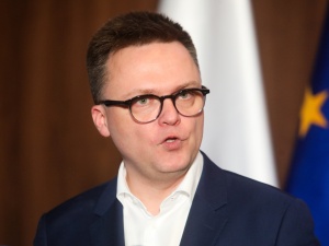 Marszałek nie ma pojęcia, co się tam dzieje. Szef MON o słowach Hołowni