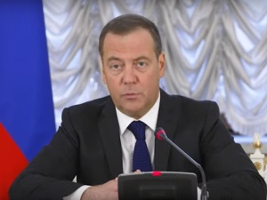 [Felieton „TS”] Waldemar Biniecki:  Straszenie Miedwiediewa