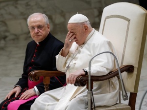 Pomimo choroby papież obecny na audiencji, aby wygłosić apel [video]