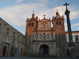 Władze portugalskiego miasta Viseu chcą zablokować remont XIII-wiecznej katedry 