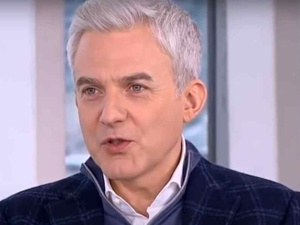  „I śmiesznie i strasznie”. Hubert Urbański o współpracy ze znanym wokalistą 