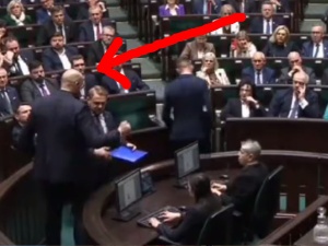 Fala komentarzy po fizycznej agresji posła PO Jakuba Rutnickiego: „Stanął w obronie Tuska czy Putina?”