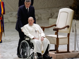 Watykan podał do wiadomości, kto zastąpi Franciszka w Dubaju i jak przebiegać będzie wizyta