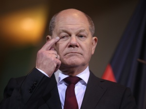 Niemcy: Ujawniono nowe dokumenty obciążające Olafa Scholza