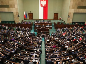Afera wiatrakowa. Posłowie KO wnieśli poprawkę do ustawy ws. mrożenia cen energii