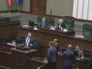 Awantura w Sejmie: Wyłączono mikrofon Przemysławowi Czarnkowi [WIDEO]