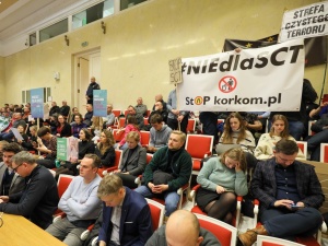 Beata Szydło udostępnia nagranie z Rady Miasta Warszawy: „Jakże «demokratyczne» sceny”