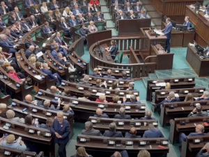 Szokujące zachowanie poseł KO podczas exposè premiera Morawieckiego [WIDEO]