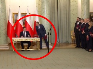 Dziwna sytuacja podczas zaprzysiężenia rządu Donalda Tuska [WIDEO]