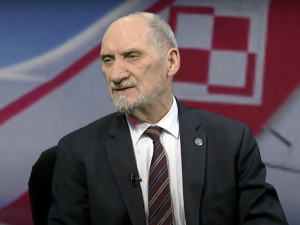 Macierewicz: Podkomisja smoleńska będzie działać. Decyzje szefa MON Władysława Kosiniaka-Kamysza są bezprawne