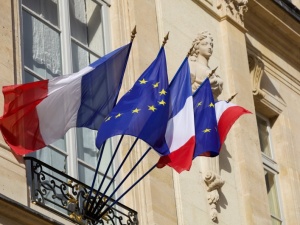 Francja na skraju buntu? Miażdżące wyniki sondażu ws. imigrantów