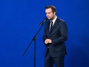 „To poważne naruszenie zasad konstytucyjnych i zamach na pluralizm medialny”. Rzecznik PiS nie przebiera w słowach